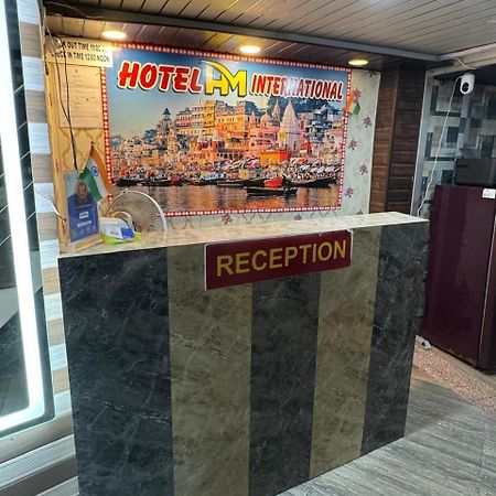 V Paradise Hotel Varanasi Eksteriør billede