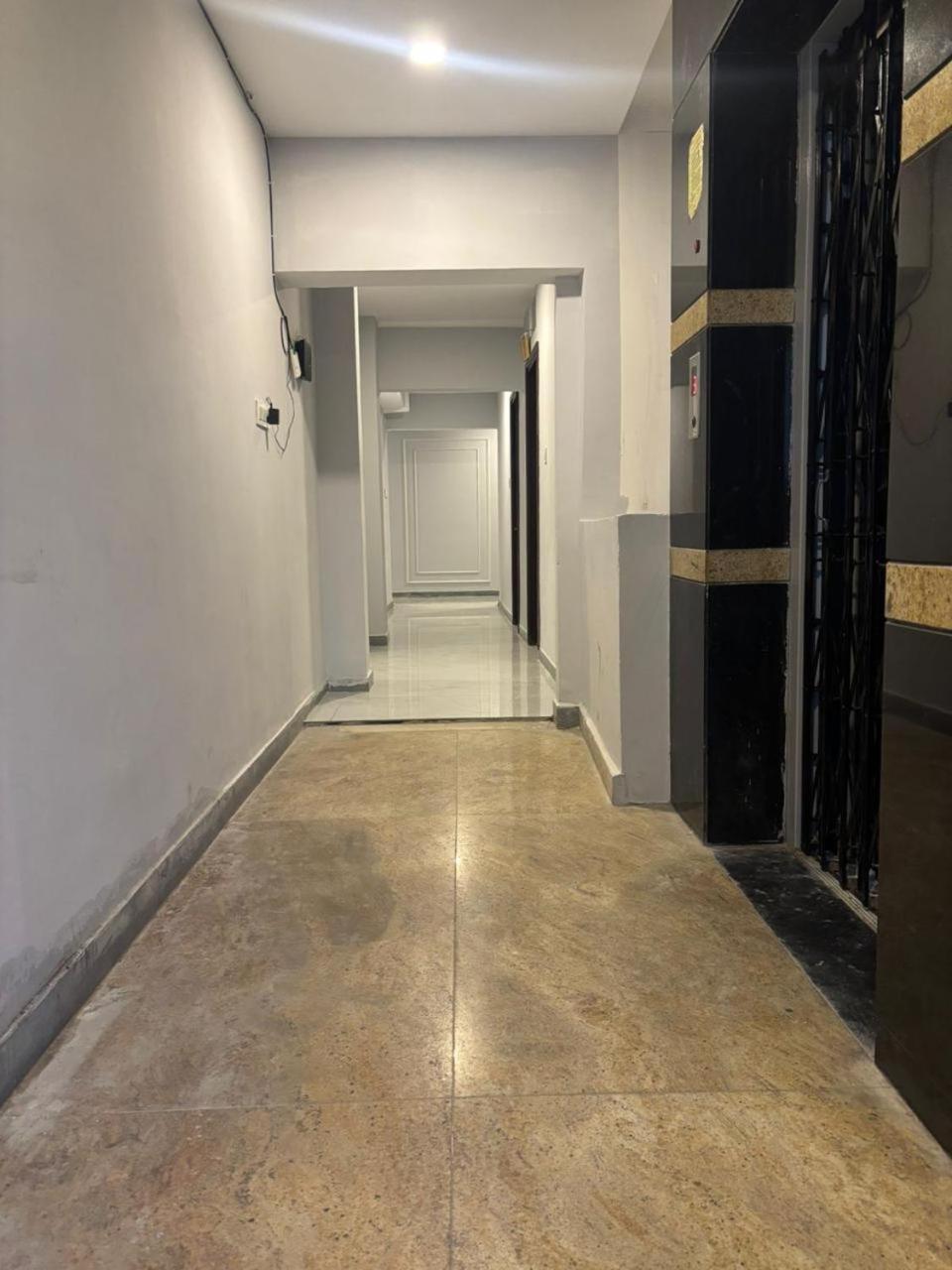 V Paradise Hotel Varanasi Eksteriør billede